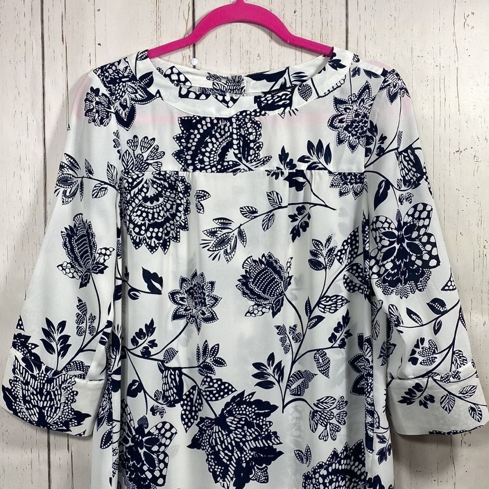 Banana Republic White Navy Floral Blouse 3/4 Sleeve Button Back Classic Size S - Picture 15 of 15
